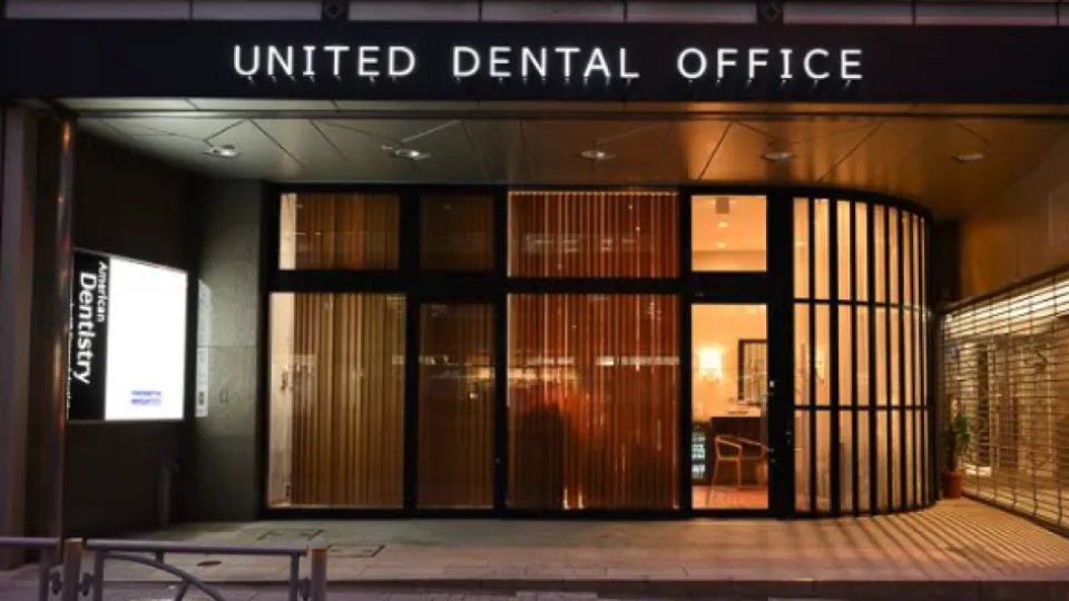 Azabudai United Dental Office banner