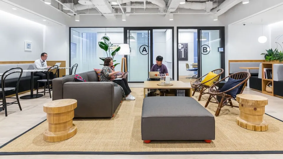 WeWork Nippon Life Nihonbashi Building banner